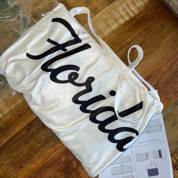 Florida oversized throw blanket with carry bag. Brand new. - Picture 4 of 4